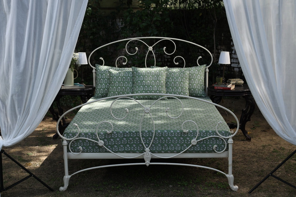 Bed Sheet WT Pillow Cover - Chippa Chandel Iguana